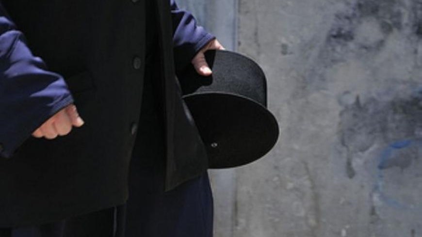 Σάλος για τον παπά που έκλεψε εκατομμύρια ευρώ από το Δημόσιο – Καταδικάστηκε σε ισόβια