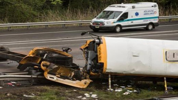 Τραγωδία στις ΗΠΑ: Σχολικό συγκρούστηκε με απορριμματοφόρο – Δύο νεκροί