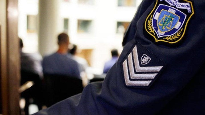 Αρχιφύλακας σε κύκλωμα πλαστογραφίας- Έπαιρνε χρήματα για να κάνει τα “στραβά” μάτια