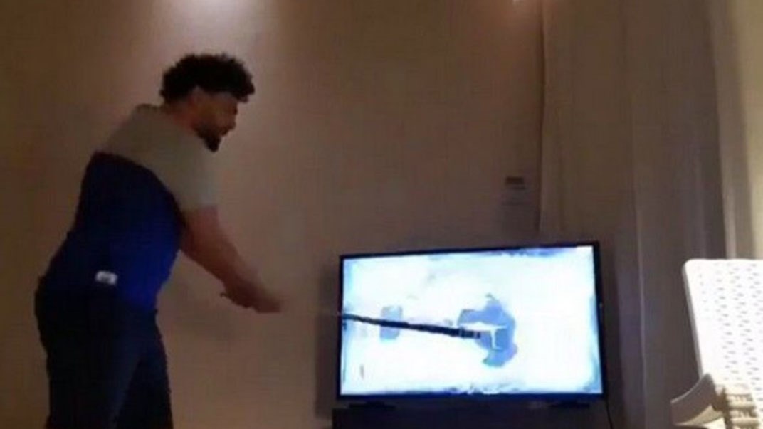 Πολλά νεύρα! Έχασε στον τελικό η Μαρσέιγ και… ξέσπασε στην τηλεόρασή του- ΒΙΝΤΕΟ