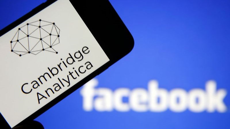 “Βόμβα” στην παγκόσμια αγορά – Μετά το σκάνδαλο μεγατόνων με το Facebook βάρεσε κανόνι η Cambridge Analytica