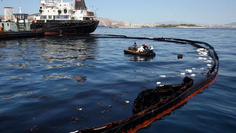 Ελεύθερος ο εκπρόσωπος της διαχειρίστριας εταιρείας των «Αγία Ζώνη Ι» και «Αγία Ζώνη ΙΙΙ» για τη ρύπανση στον Μώλο Κερατσινίου