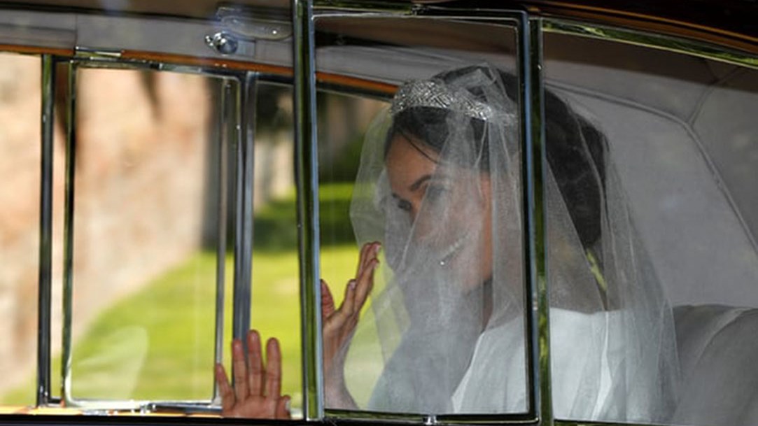 Δείτε τις πρώτες εικόνες της Μέγκαν Μαρκλ με το νυφικό της- ΒΙΝΤΕΟ
