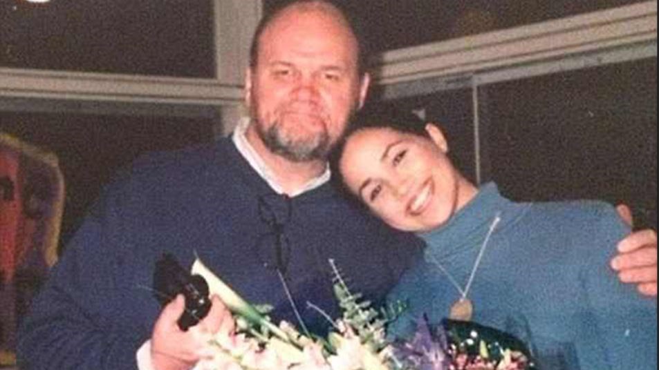 Έλαμψε δια της απουσίας του ο πατέρας της νύφης – Είδε τον πριγκιπικό γάμο της Μέγκαν…από την τηλεόραση