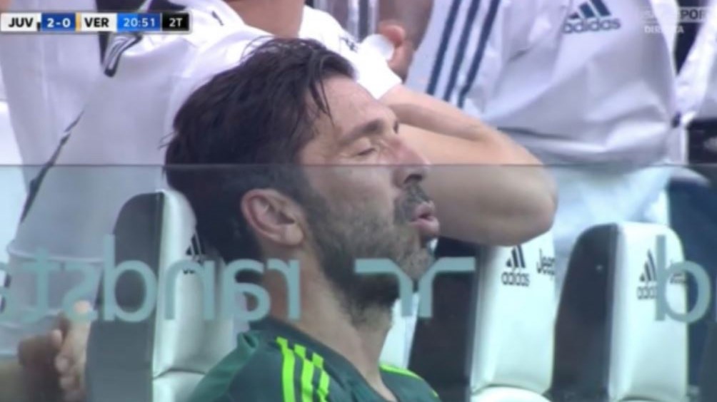 Επικό…standing ovation και δάκρυα στην αλλαγή του Μπουφόν – ΦΩΤΟ – ΒΙΝΤΕΟ