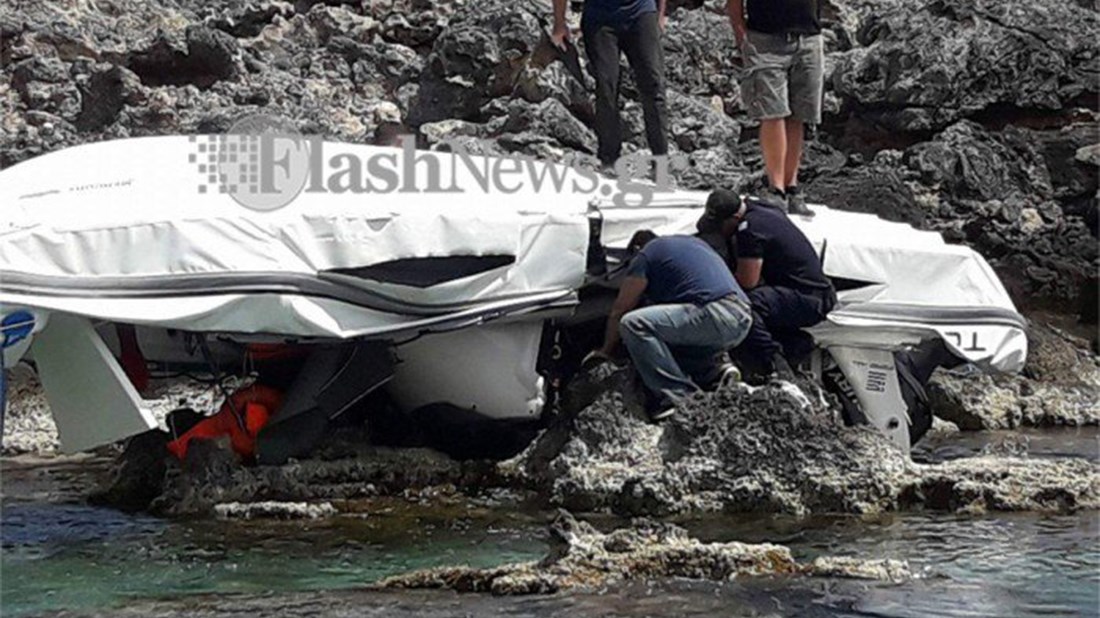 Αυτοψία στο κουφάρι του σκάφους που έπεσε στα βράχια των Σφακίων – ΦΩΤΟ – ΒΙΝΤΕΟ