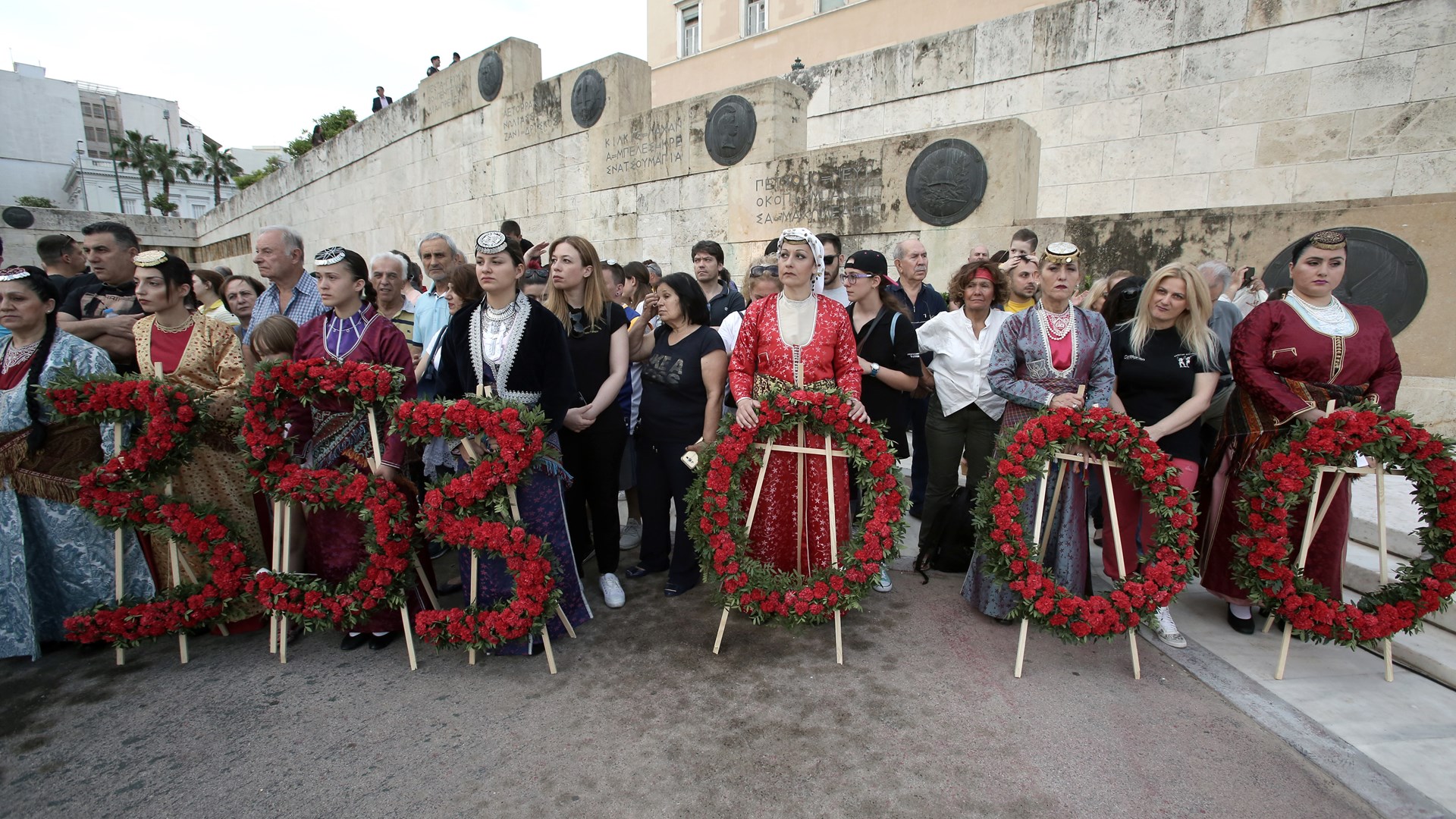 Τα θύματα της Γενοκτονίας των Ποντίων τιμήθηκαν σε εκδήλωση μπροστά από τον Άγνωστο Στρατιώτη – ΦΩΤΟ