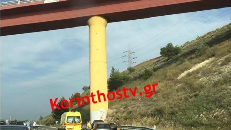Αυτοκίνητο «καρφώθηκε» σε κολώνα στην Εθνική Οδό Αθηνών – Κορίνθου – Τραυματίστηκε σοβαρά ο οδηγός – ΦΩΤΟ