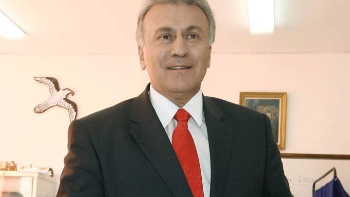 Δείτε πώς “στόλιζε” ο Ψωμιάδης τον Μπουτάρη λίγο πριν δεχτεί την επίθεση ο δήμαρχος- ΒΙΝΤΕΟ