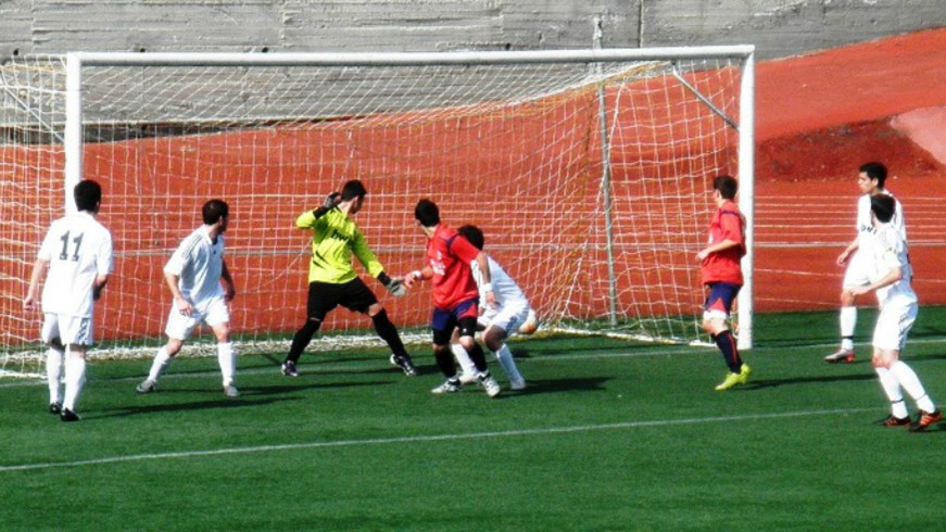 Μόνο στην Ελλάδα αυτά – Διαιτητής και επόπτης είδαν γκολ σε σουτ που πήγε άουτ – ΒΙΝΤΕΟ