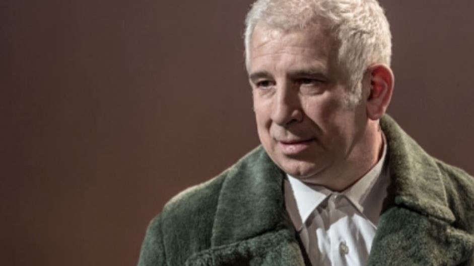 Άθλος Φιλιππίδη στον “Ηλίθιο”