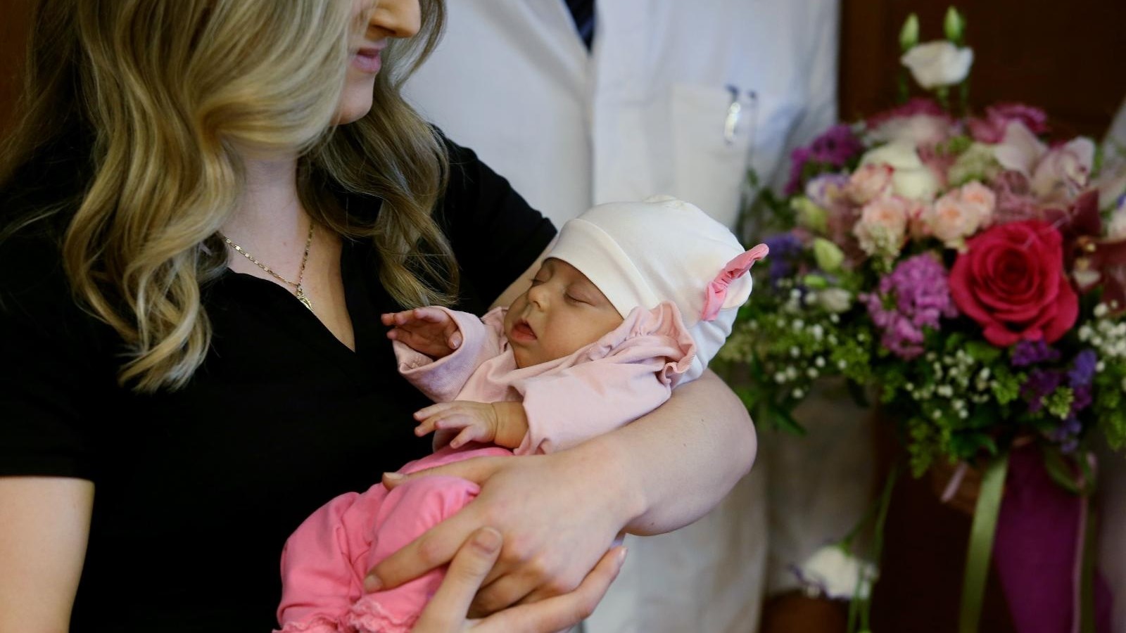 “Θαύμα” – Γιατροί κράτησαν στη ζωή βρέφος 450 γραμμαρίων – BINTEO