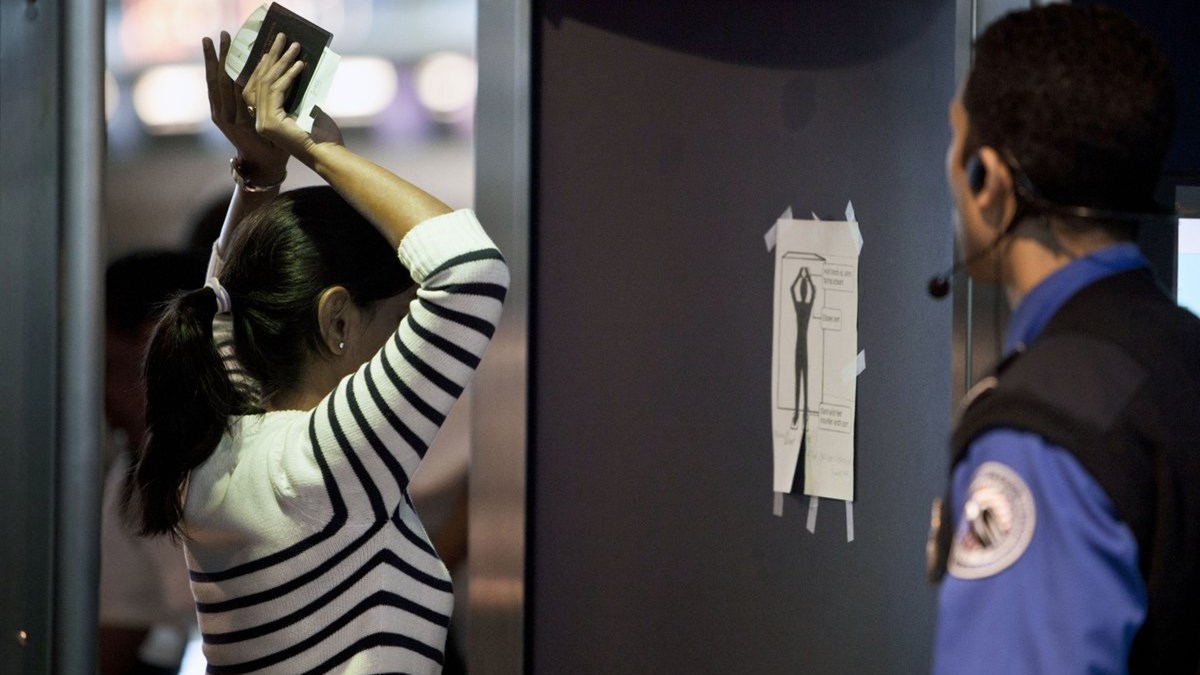 Πώς μπορεί ένα κουτάλι στο εσώρουχο να σώσει τα κορίτσια από εξαναγκαστικούς γάμους και κλειτοριδεκτομή