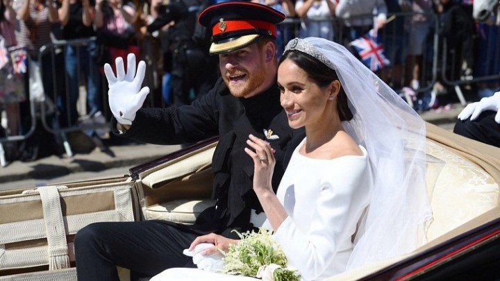 Οι πρώτες επίσημες ΦΩΤΟ από τον παραμυθένιο γάμο του Πρίγκιπα Χάρι με την Μέγκαν Μαρκλ