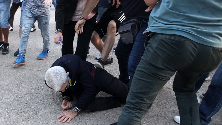 Στο πλευρό του Μπουτάρη το δημοτικό συμβούλιο της Αθήνας – Χαρακτήρισαν φασιστική την επίθεση στον δήμαρχο Θεσσαλονίκης