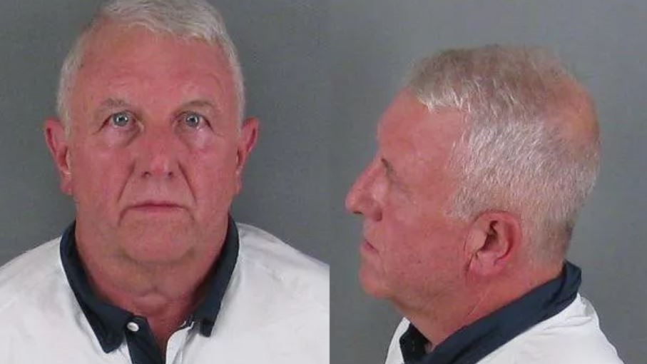 Στο θολωμένο του μυαλό – Μπούκαρε με το αυτοκίνητό του σε εστιατόριο και ξεκλήρισε την οικογένεια του – ΦΩΤΟ