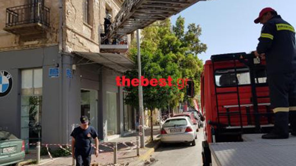 Αναστάτωση στην Πάτρα- Κατέρρευσε μπαλκόνι στο κέντρο της πόλης – ΦΩΤΟ