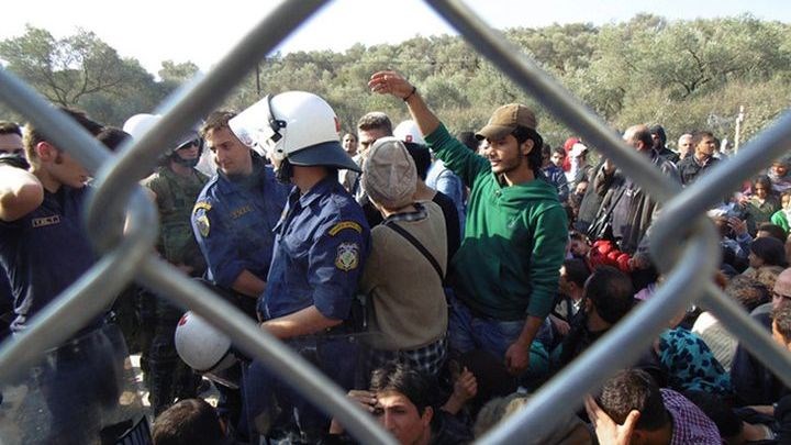 Σοβαρά επεισόδια στο hot spot του Σκαραμαγκά – Συλλήψεις και τραυματισμοί