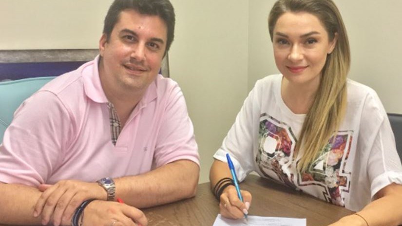 Η Αποστολία Ζώη υπέγραψε για το «Ζητείται ψεύτης» του «Παλλάς»