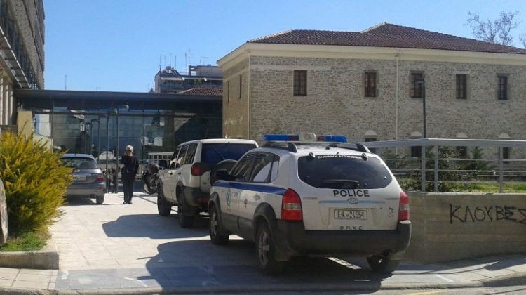 Αποκάλυψη σοκ για το φονικό στα Τρίκαλα: Χθες την έσφαξε και σήμερα θα συζητούνταν τα ασφαλιστικά μέτρα εναντίον του