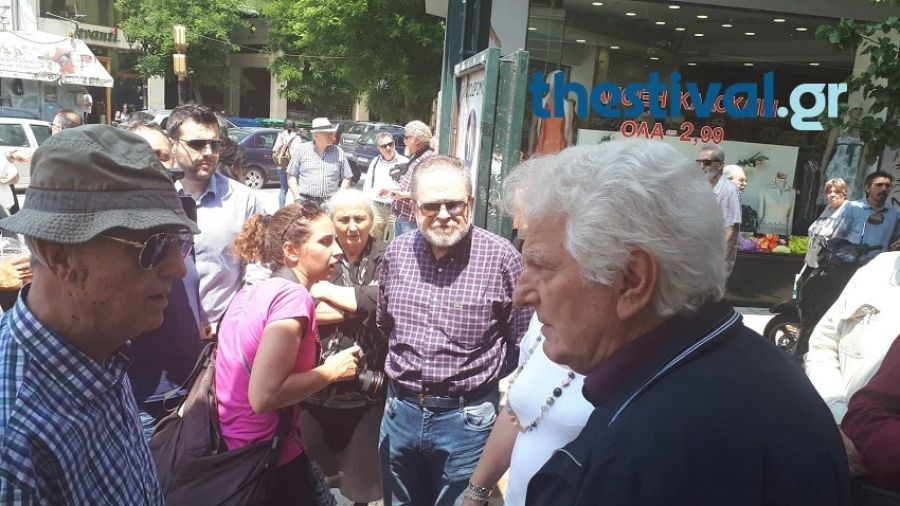 “Τα άκουσε” ο Μηταφίδης για το Σκοπιανό – Η φραστική αντιπαράθεση του βουλευτή του ΣΥΡΙΖΑ με πολίτη της Θεσσαλονίκης – ΒΙΝΤΕΟ