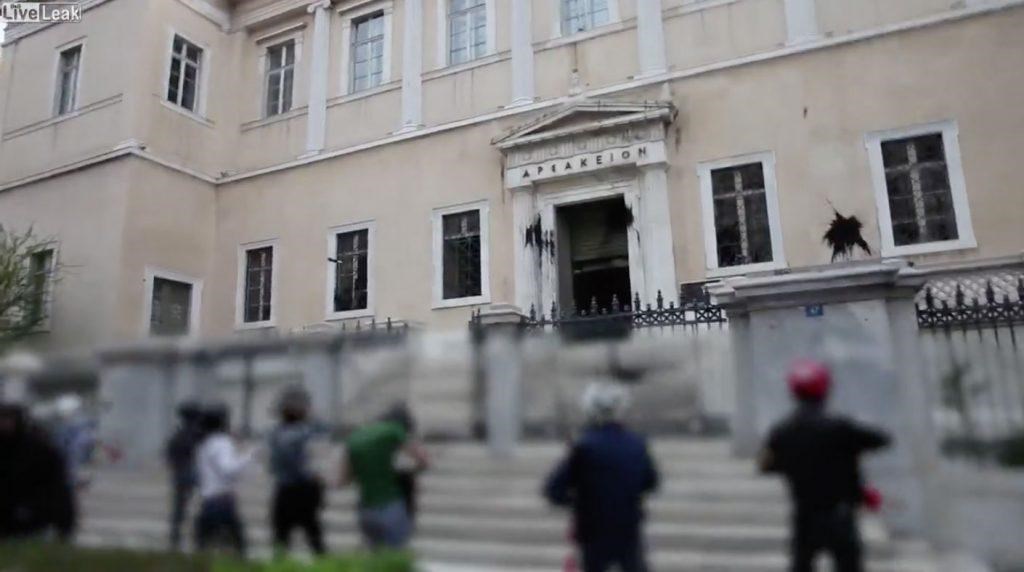 Ο Ρουβίκωνας στρατολογεί στελέχη μέσω των social media – ΦΩΤΟ