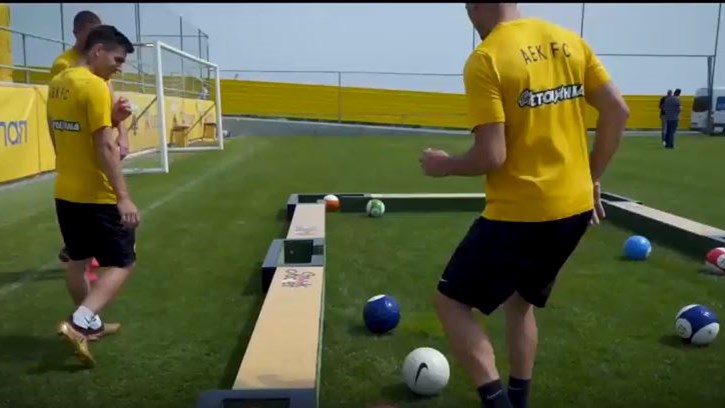#ZiseToPodosfairo: Οι παίκτες της AEK διδάσκουν μπιλιάρδο με…μπάλες ποδοσφαίρου!  – ΒΙΝΤΕΟ
