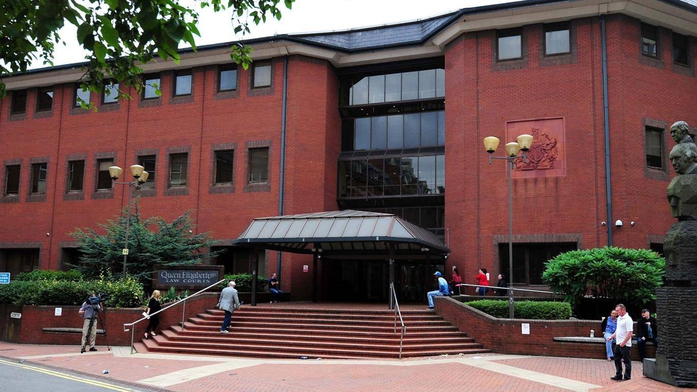 Φυλάκιση 4,5 ετών σε μητέρα που υποχρέωσε την κόρη της να παντρευτεί έναν συγγενή της, 16 χρόνια μεγαλύτερό της