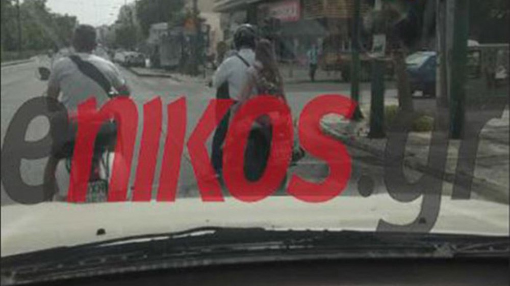 Εγκληματική οδηγική συμπεριφορά – Εκείνος φοράει κράνος, το παιδί…όχι – ΦΩΤΟ αναγνώστη