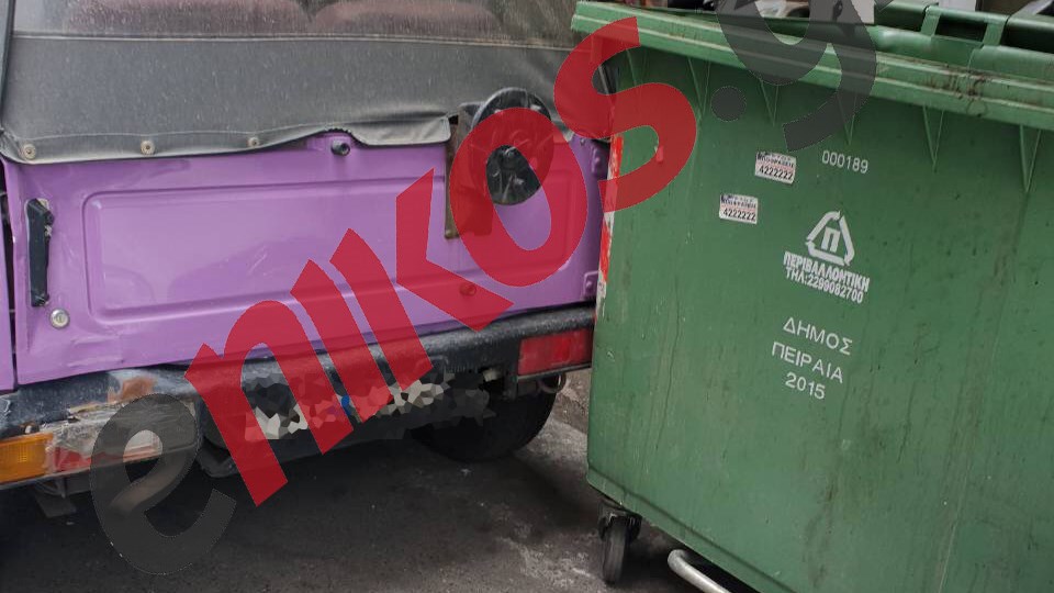 Τι κι αν δεν χωρούσε; Έσπρωξε, έσπασε τον κάδο και πάρκαρε- ΦΩΤΟ