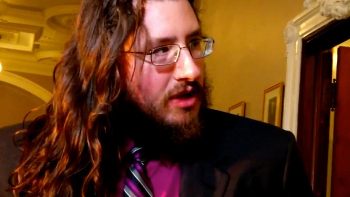 Αυτή είναι η απάντηση του 30χρονου που του έκαναν έξωση οι…γονείς του – ΒΙΝΤΕΟ