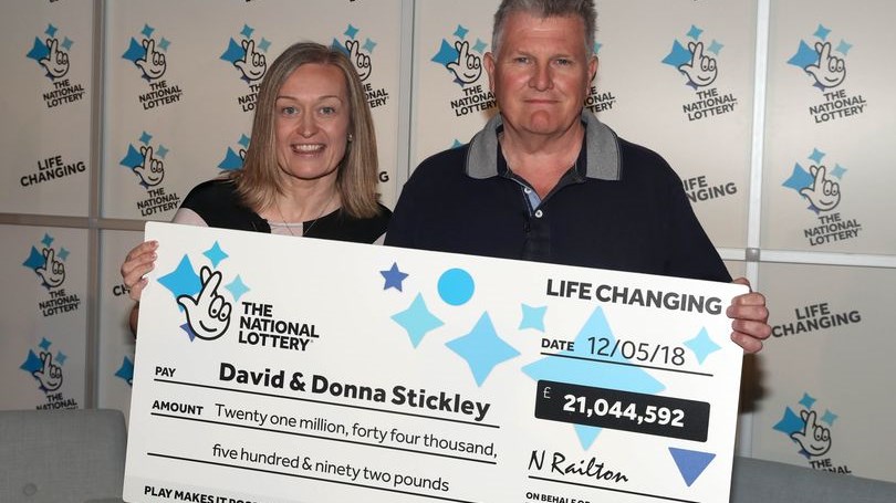 Είχε κερδίσει 21 εκατομμύρια στο Λόττο και δεν το είχε καταλάβει – Είχε το τυχερό δελτίο για μία εβδομάδα στην τσάντα της – ΒΙΝΤΕΟ