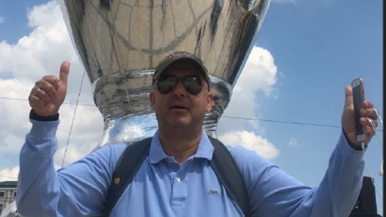 Αποστολή στο Κίεβο: Πάρτι στους δρόμους ενόψει του τελικού του Champions League – Το εντυπωσιακό ομοίωμα του τροπαίου