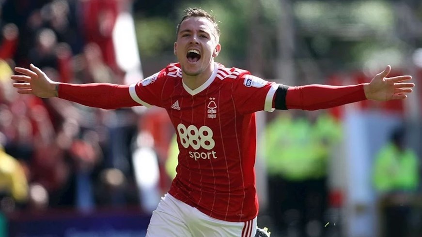 Παίκτη από τη Νότιγχαμ στέλνουν στον Ολυμπιακό οι Άγγλοι – ΒΙΝΤΕΟ