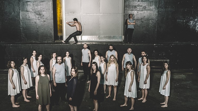 Το enikos.gr στην πρόβα του “Ορέστη” που ετοιμάζει ο Αναστασάκης