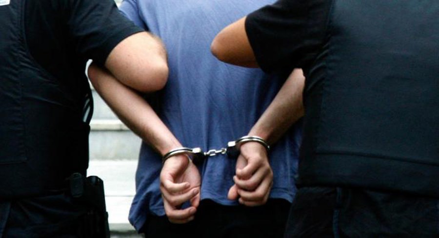 Συνελήφθη 24χρονος για εισαγωγή λαθραίων τσιγάρων