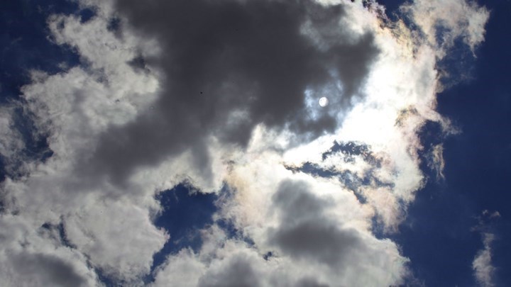 Με τοπικές νεφώσεις ο καιρός σήμερα – Πού θα βρέξει