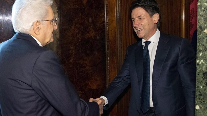 Πολιτικό θρίλερ στην Ιταλία – Σε πρώην στέλεχος του ΔΝΤ εντολή σχηματισμού κυβέρνησης τεχνοκρατών μετά το ναυάγιο με Κόντε