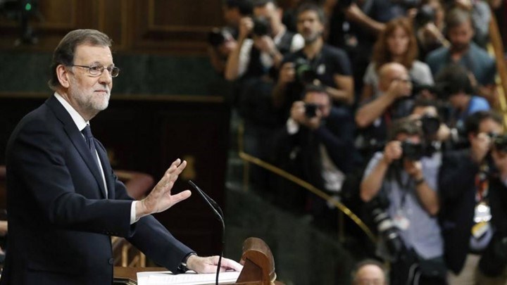 Bloomberg: Η διασπασμένη ισπανική αντιπολίτευση αγωνίζεται να απομακρύνει τον Ραχόι