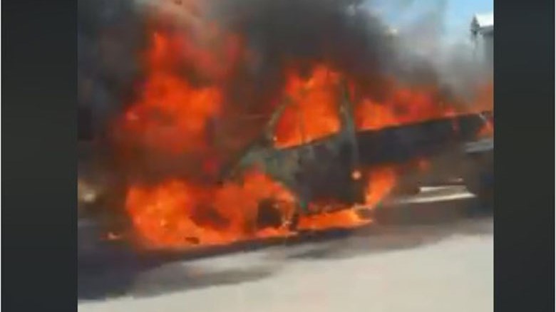 Στις φλόγες τυλίχθηκε φορτηγό στην παραλιακή – Η φωτιά επεκτάθηκε σε στάση λεωφορείων – ΒΙΝΤΕΟ