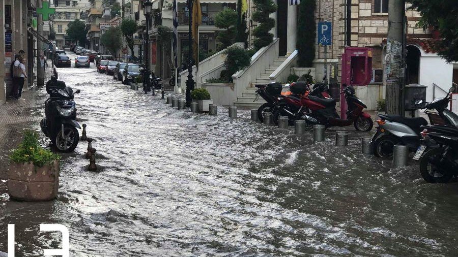 Ισχυρή βροχόπτωση και χαλάζι στη Θεσσαλονίκη – “Βούλιαξε” η πλατεία Ευόσμου – ΦΩΤΟ – ΒΙΝΤΕΟ