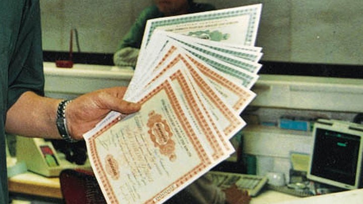 Ιταλία: Μεγάλες πωλήσεις μετοχών και ομολόγων – Ντόμινο στον Νότο της Ευρωζώνης