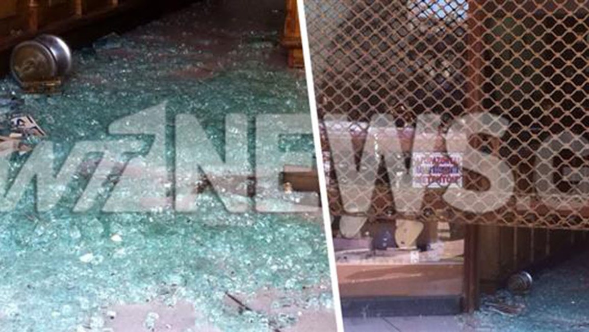 Ληστές εισέβαλαν με αυτοκίνητο σε κοσμηματοπωλείο και το άδειασαν- ΒΙΝΤΕΟ