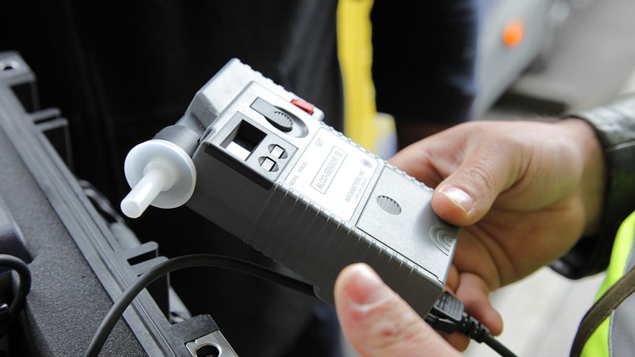 Δεν βάζουμε μυαλό – Η Τροχαία Αττικής “τσίμπησε” 200 μεθυσμένους οδηγούς το τριήμερο του Αγίου Πνεύματος