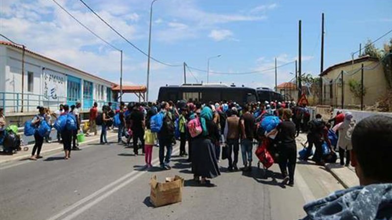 Εκρηκτική η κατάσταση στη Λέσβο – Εκατοντάδες Κούρδοι αρνούνται να στεγαστούν με Άραβες στη Μόρια