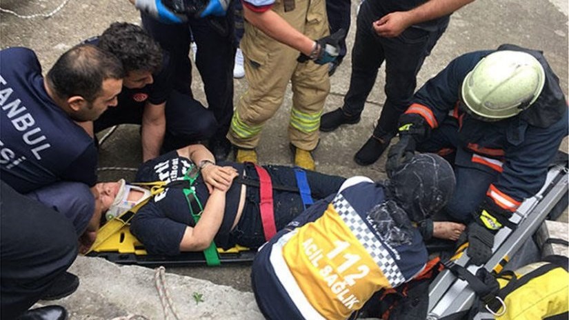 Δραματική επιχείρηση διάσωσης Ελληνίδας που έπεσε σε πηγάδι στο κέντρο της Κωνσταντινούπολης