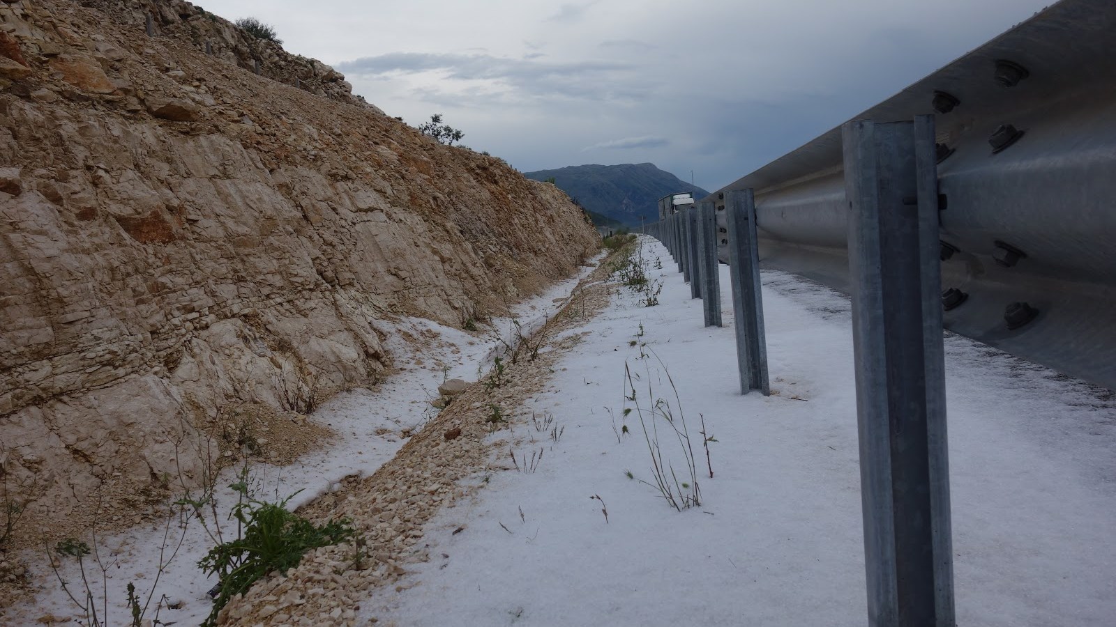 Τι και εάν μπαίνει Ιούνιος; Τα εκχιονιστικά βγήκαν στον δρόμο- ΦΩΤΟ