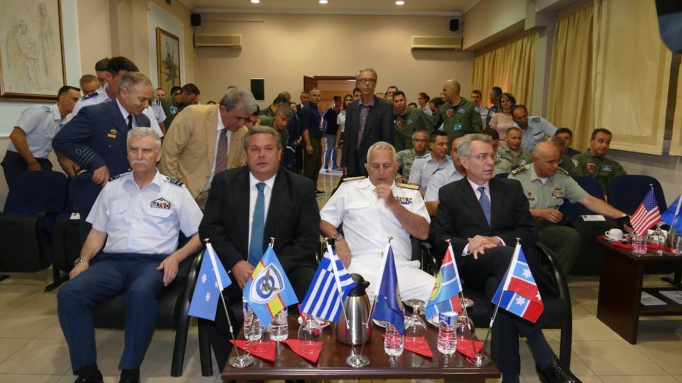 Στην 110 Πτέρυγα Μάχης ο Πάνος Καμμένος και o Τζέφρι Πάιατ – ΦΩΤΟ – ΒΙΝΤΕΟ