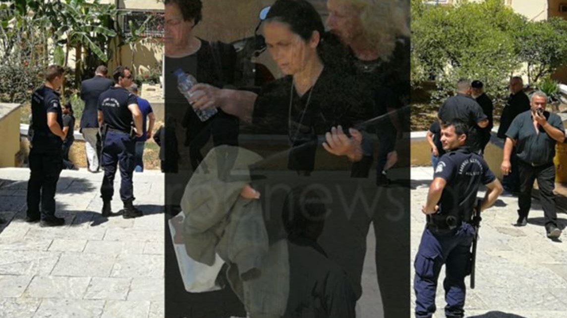 Σκηνές αρχαίες τραγωδίας στην Κρήτη – Με το ματωμένο μπουφάν στα χέρια κατέθεσε η μάνα του νεκρού Μανώλη – ΦΩΤΟ