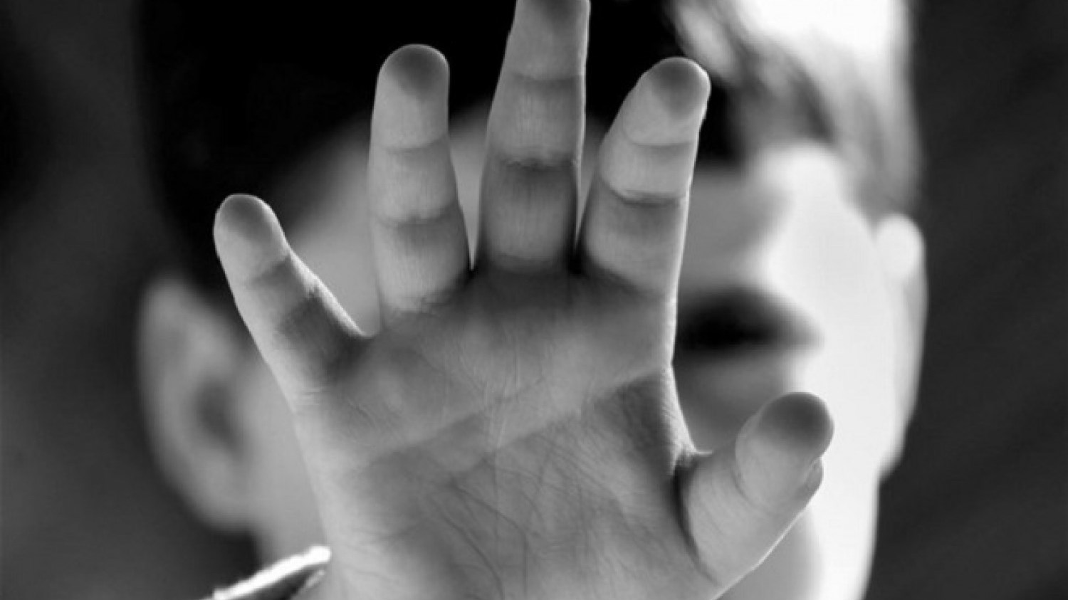 Παρέμβαση Κοντονή για τις αποκαλύψεις σε Λέρο και Ζάκυνθο – Ζητά παραδειγματική τιμωρία για όσους εμπλέκονται σε κακοποίηση παιδιών